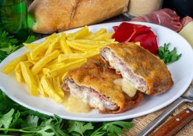 El Cachopo a la Carta: Guía de Guarniciones y Acompañamientos Típicos